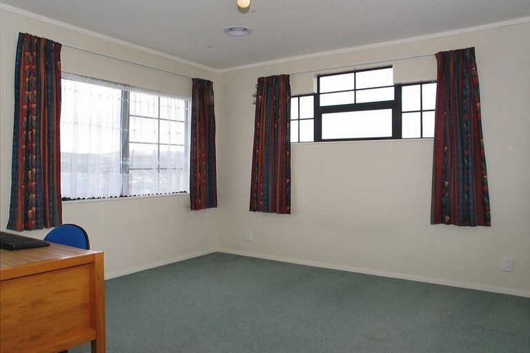 Photo of property in 13 Kilkelly Close, Tawa, Wellington, 5028