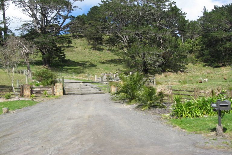 Photo of property in 92 Bethells Road, Waitakere, Henderson, 0781