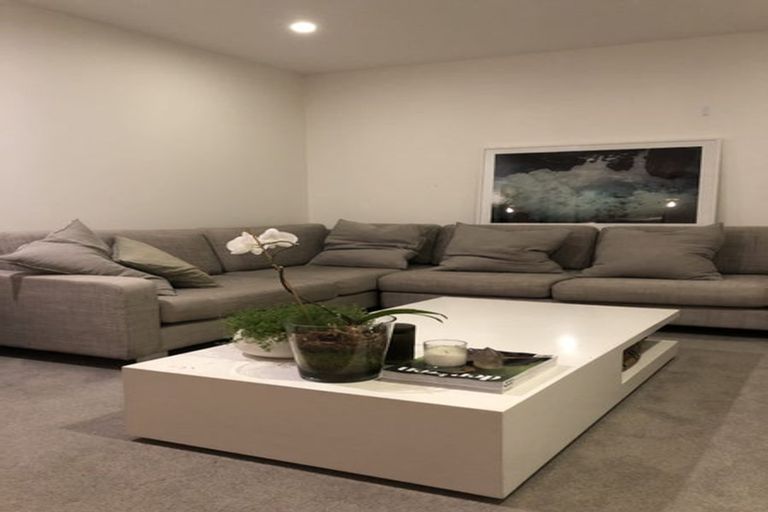 Photo of property in 1/18 Penning Road, Castor Bay, Auckland, 0620