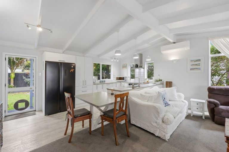 Photo of property in 100 Torkar Road, Clarks Beach, 2122