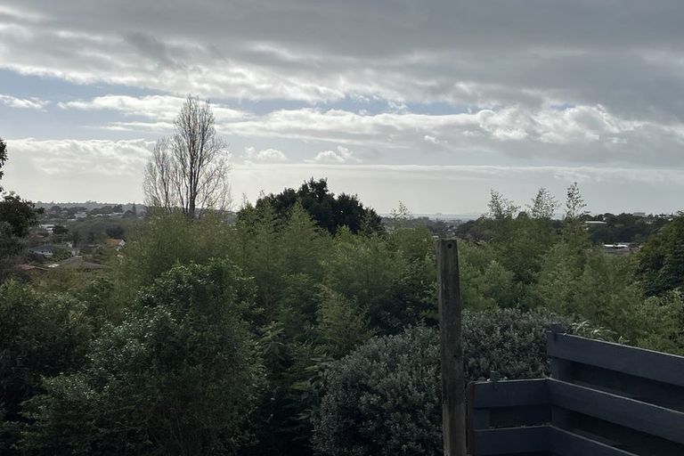 Photo of property in 295 Glenfield Road, Glenfield, Auckland, 0629