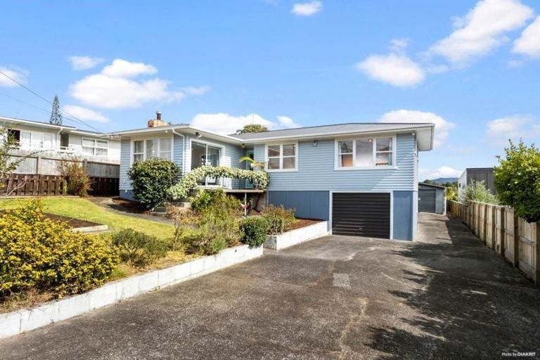 Photo of property in 87 Awaroa Road, Sunnyvale, Auckland, 0612