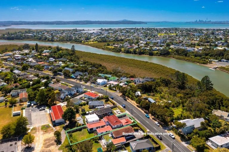 Photo of property in 134 Colwill Road, Massey, Auckland, 0614