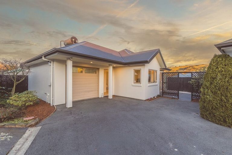Photo of property in 4/15 Derrett Place, Saint Martins, Christchurch, 8022