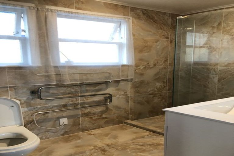 Photo of property in 28a Longburn Road, Henderson, Auckland, 0610