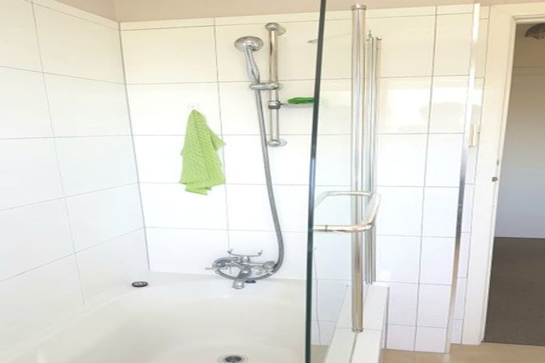 Photo of property in 228 Forrest Hill Road, Forrest Hill, Auckland, 0620