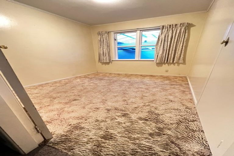 Photo of property in 20 Batchelor Street, Newlands, Wellington, 6037