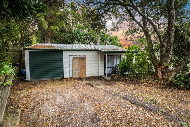 Photo of property in 11 Kilcar Place, Massey, Auckland, 0614