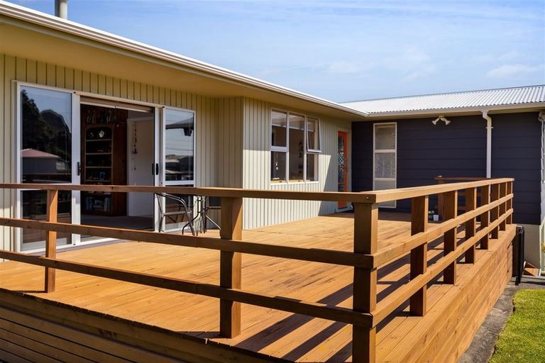 Photo of property in 36 Simons Street, Moturoa, New Plymouth, 4310