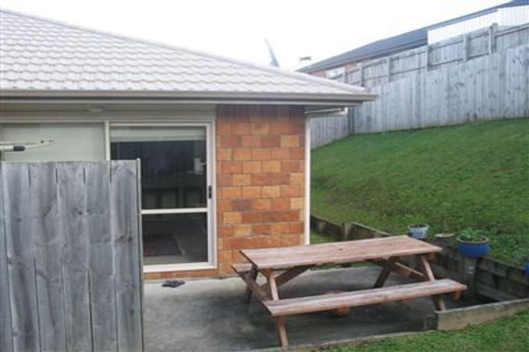Photo of property in 8 Jomard Terrace, Northcross, Auckland, 0632