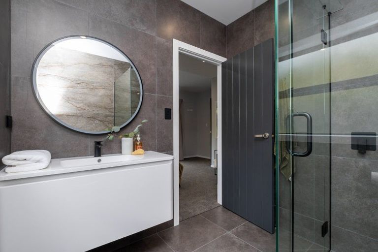 Photo of property in 63 Oak Road, Poraiti, Napier, 4112