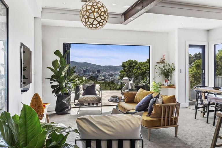 Photo of property in 10 Dorking Road, Brooklyn, Wellington, 6021