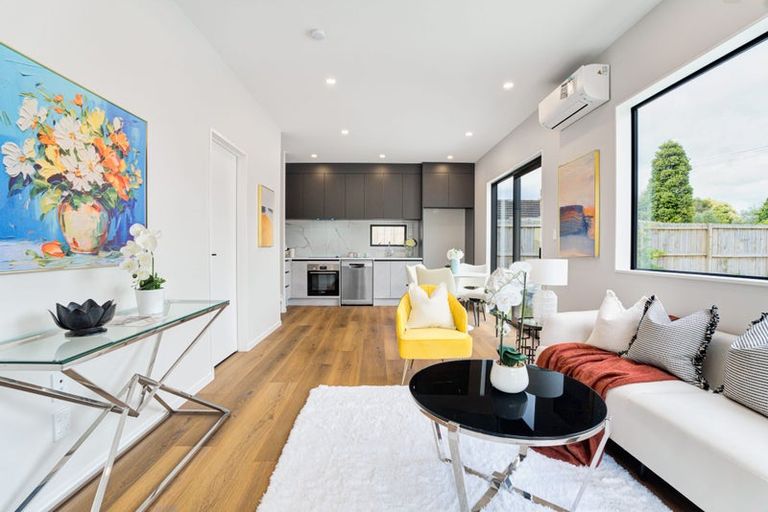 Photo of property in 14c Serjeant Street, Henderson, Auckland, 0612