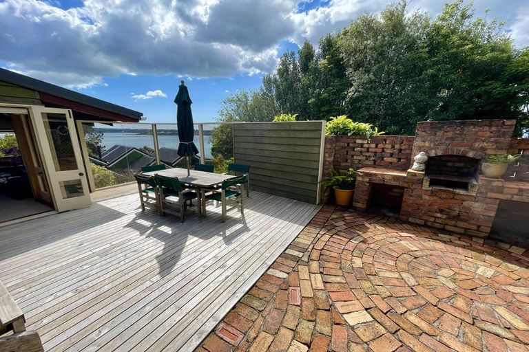 Photo of property in 32 Brigantine Drive, Beach Haven, Auckland, 0626