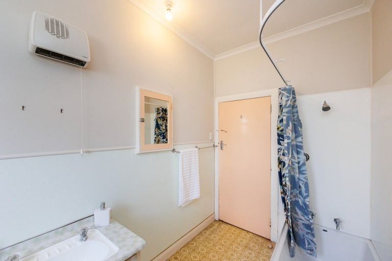 Photo of property in 11 Moore Street, West End, Palmerston North, 4412