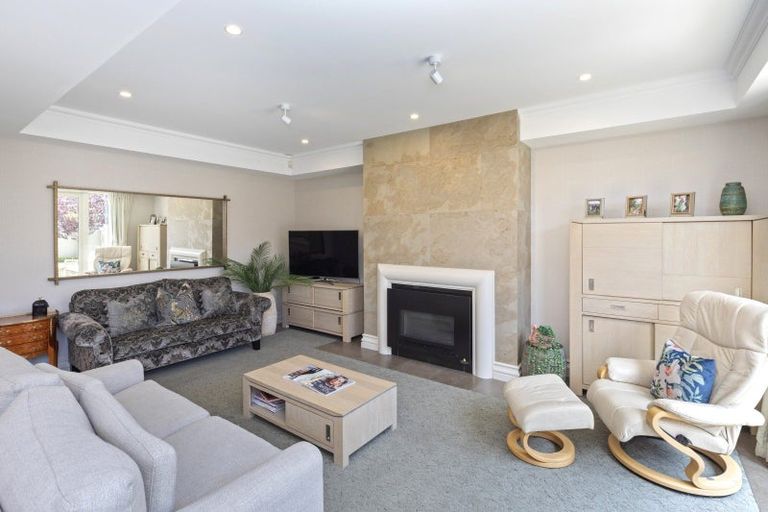 Photo of property in 152 Merivale Lane, Merivale, Christchurch, 8014