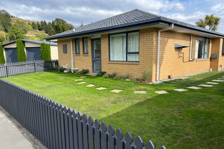 Photo of property in 11 Stedley Place, Heathcote Valley, Christchurch, 8022