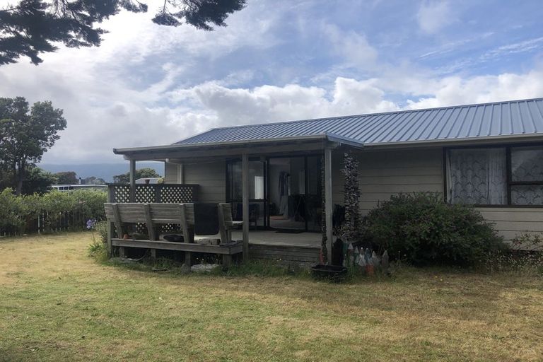 Photo of property in 128 Tutere Street, Waikanae Beach, Waikanae, 5036