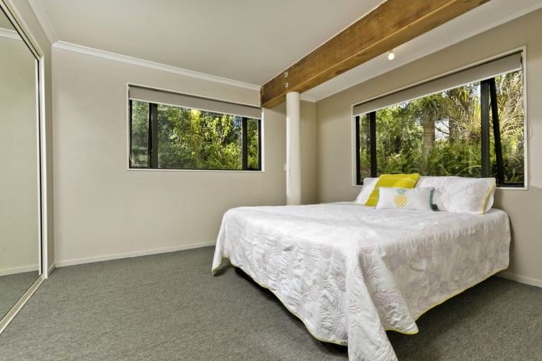 Photo of property in 5 Waipuia Place, Greenhithe, Auckland, 0632