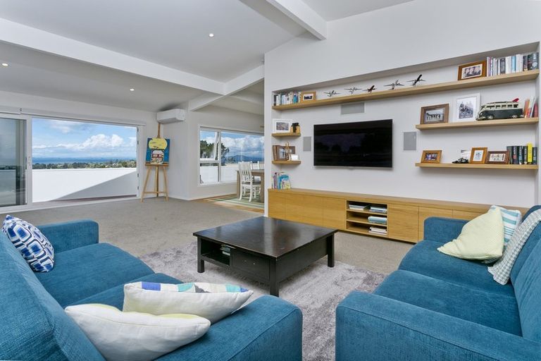 Photo of property in 927 East Coast Road, Northcross, Auckland, 0632