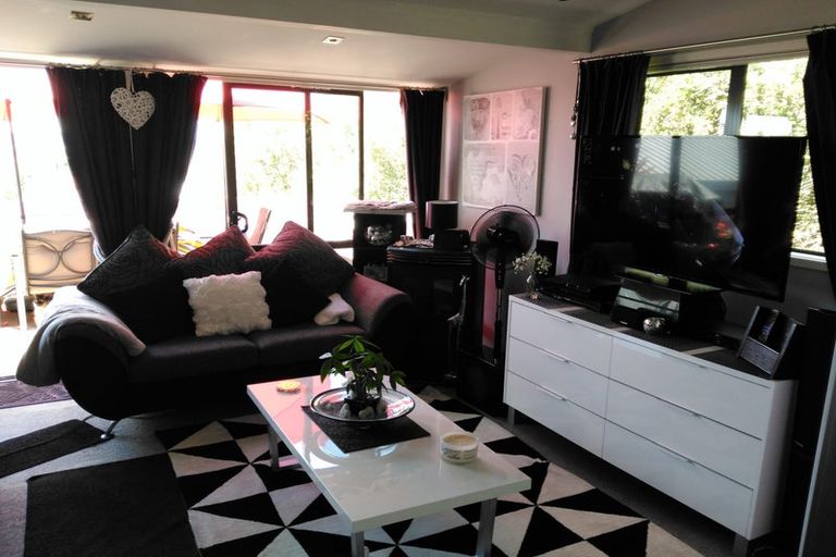 Photo of property in 145 Wiseley Road, West Harbour, Auckland, 0618