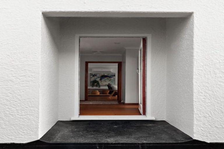 Photo of property in 15 East Street, Petone, Lower Hutt, 5012