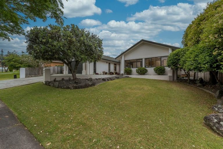 Photo of property in 15 Hogarth Rise, West Harbour, Auckland, 0618