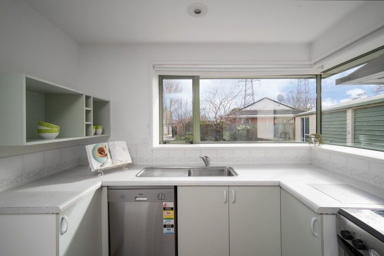 Photo of property in 12 Murfitt Place, Sockburn, Christchurch, 8042
