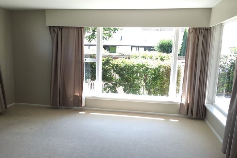 Photo of property in 87 Memorial Avenue, Ilam, Christchurch, 8053