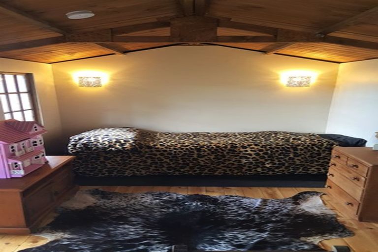 Photo of property in 44 Woodward Avenue, Mangere Bridge, Auckland, 2022