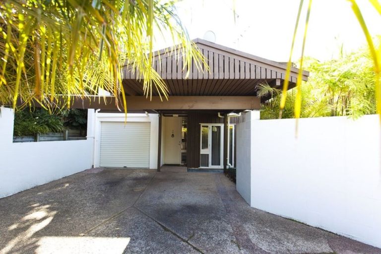 Photo of property in 1/31 James Evans Drive, Northcote, Auckland, 0627