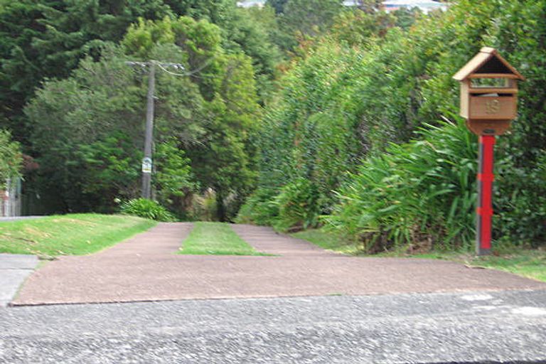 Photo of property in 19 Barron Drive, Green Bay, Auckland, 0604