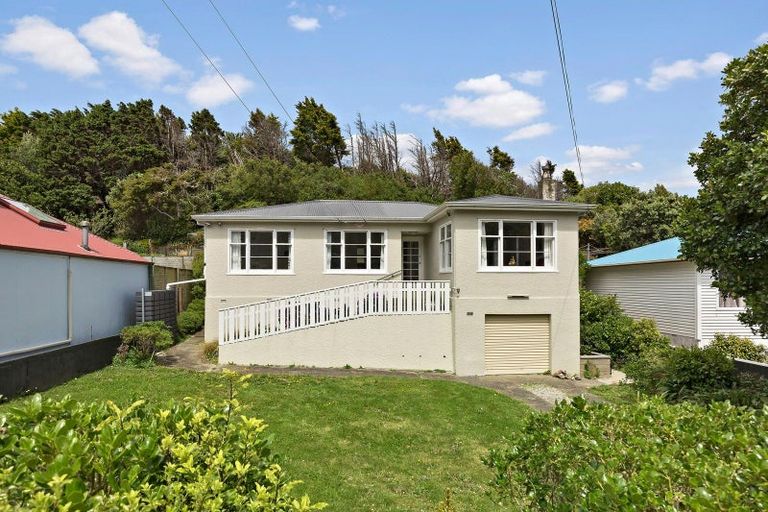 Photo of property in 36 Miles Crescent, Newlands, Wellington, 6037