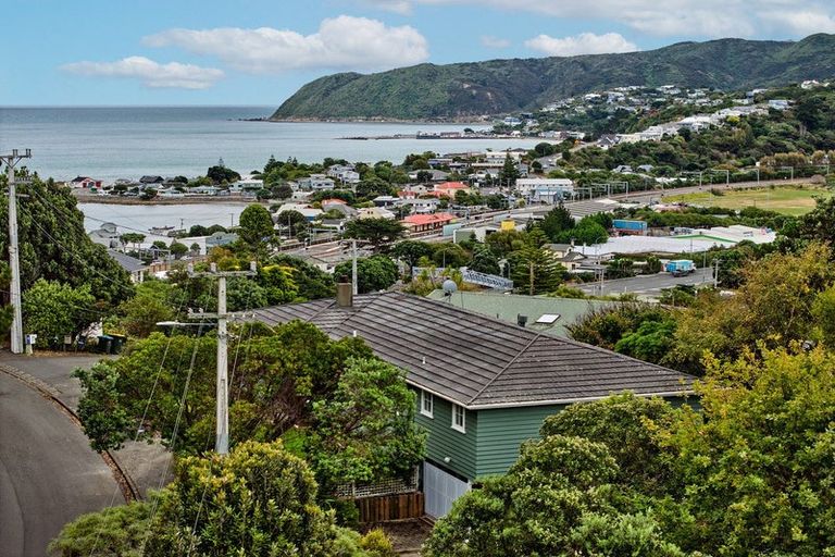 Photo of property in 14 Taupo Crescent, Plimmerton, Porirua, 5026
