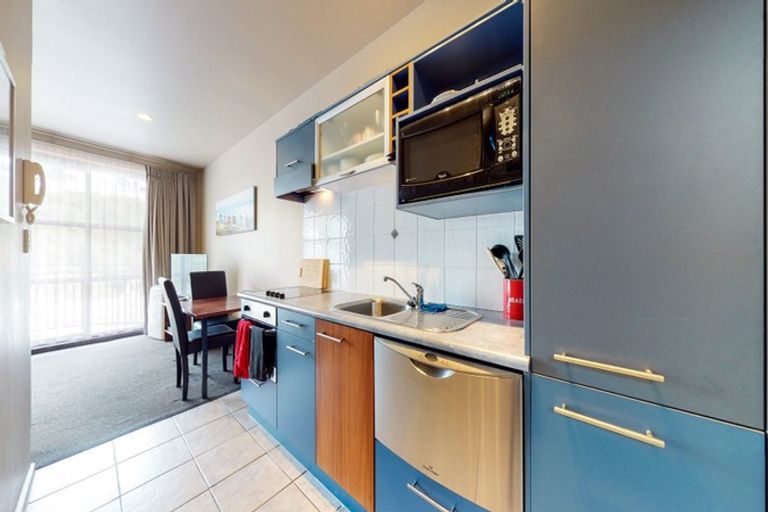 Photo of property in Atrium Towers, 5p/154 The Terrace, Wellington Central, Wellington, 6011