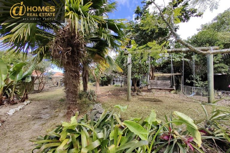 Photo of property in 35 Schnapper Rock Road, Greenhithe, Auckland, 0632