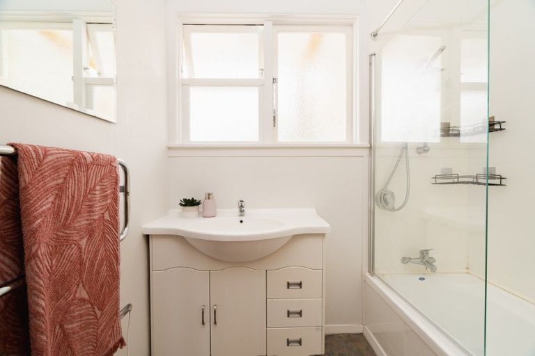 Photo of property in 18 Hanlon Street, Halfway Bush, Dunedin, 9010