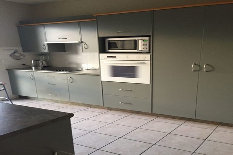 Photo of property in 7 Gillett Place, Botany Downs, Auckland, 2014