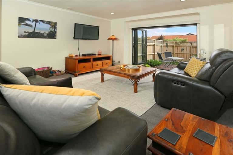 Photo of property in 8 Graven Court, Henderson, Auckland, 0612