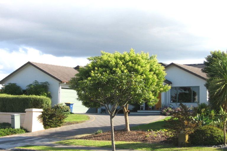 Photo of property in 2 Waimanu Bay Drive, Te Atatu Peninsula, Auckland, 0610