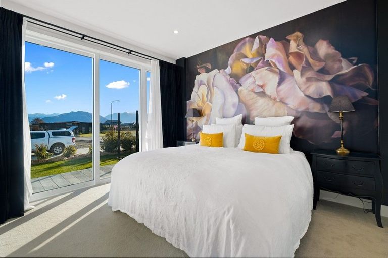Photo of property in 33 Little Alpha Loop, Wanaka, 9305