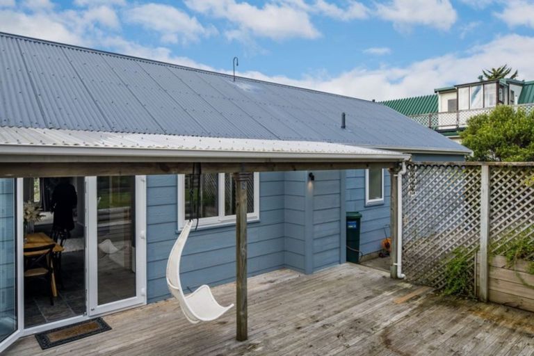 Photo of property in 52 Grays Road, Plimmerton, Porirua, 5026