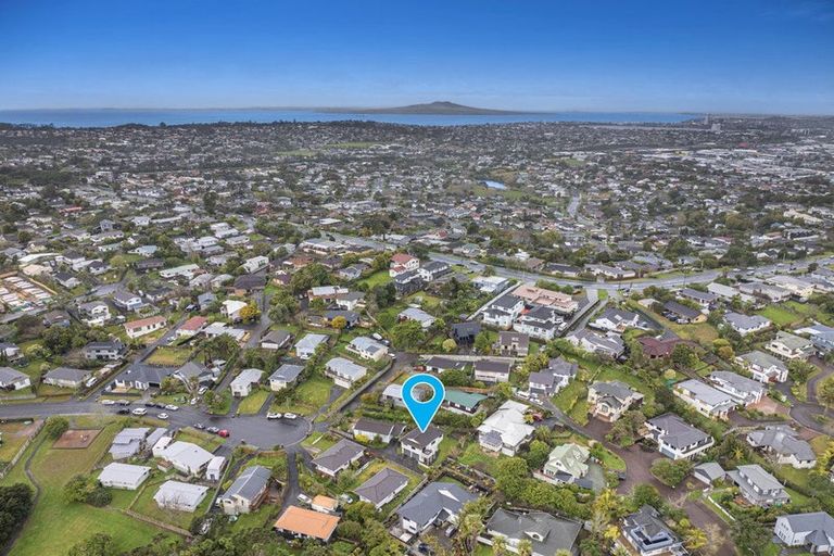 Photo of property in 2/15 Exeter Place, Unsworth Heights, Auckland, 0632