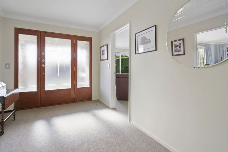 Photo of property in 18 Saint Andrews Hill Road, Mount Pleasant, Christchurch, 8081