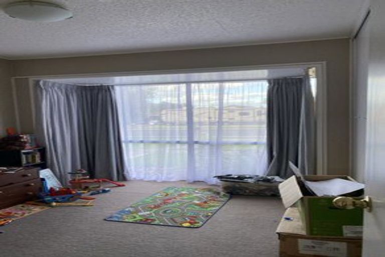 Photo of property in 22 Hedge Row, Sunnyhills, Auckland, 2010