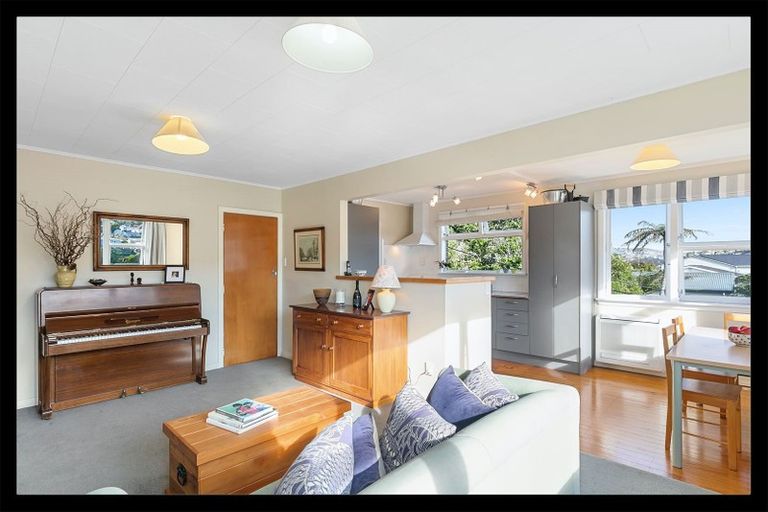 Photo of property in 2/27 Abbott Street, Ngaio, Wellington, 6035