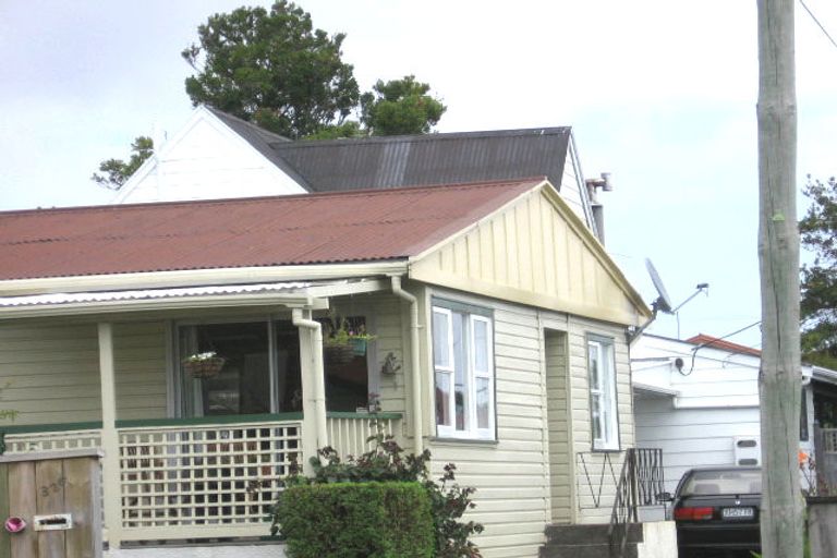 Photo of property in 1/326 Rangatira Road, Beach Haven, Auckland, 0626