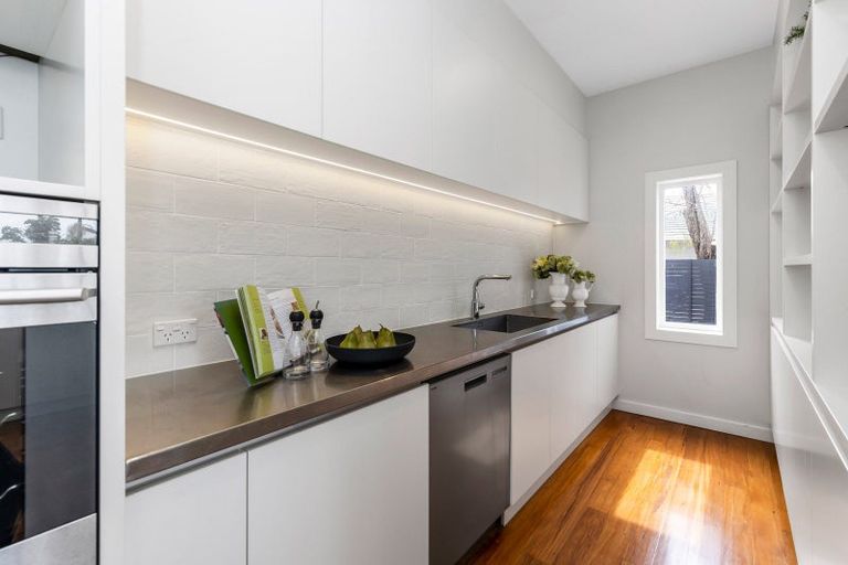 Photo of property in 106 St Heliers Road, Saint Heliers, Auckland, 1071