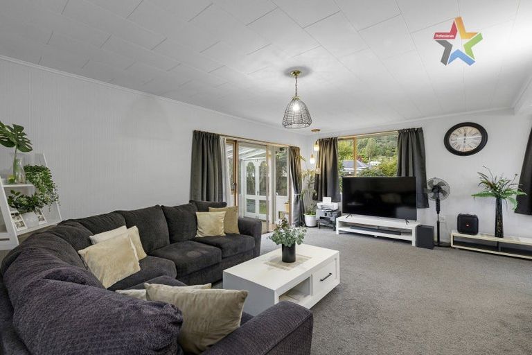 Photo of property in 277a Stokes Valley Road, Stokes Valley, Lower Hutt, 5019