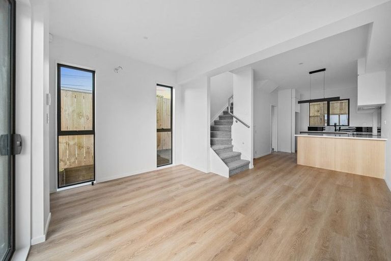 Photo of property in 3/17 Sunnyfield Crescent, Glenfield, Auckland, 0629